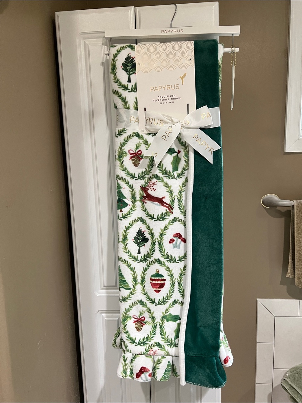 Papyrus Green & White Festive Wreath Reversible Holiday Throw